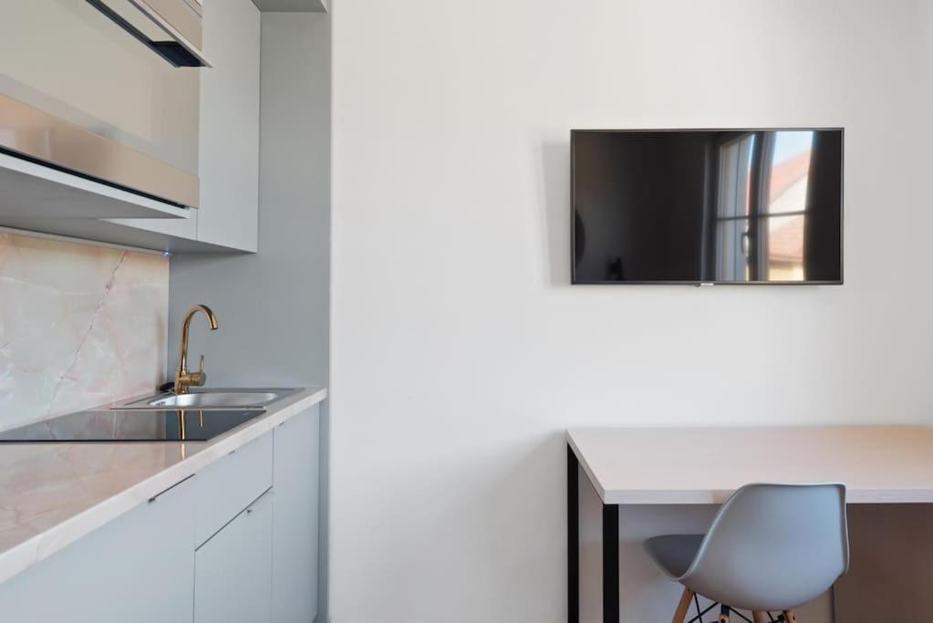 Schickes All-Inklusive Apartmentzimmer By Resida Asset Gmbh Brunn am Gebirge Esterno foto